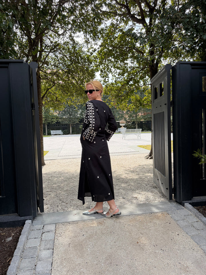 Molly Maxi Dress Hand Embroidered Black/White